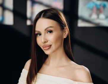 Алина Игоревна - специалист мужского маникюра