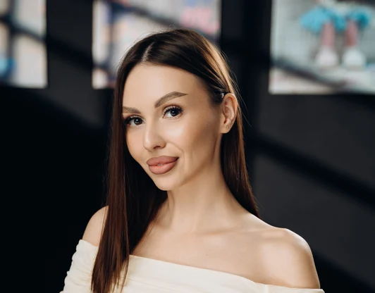 Алина Игоревна - специалист мужского маникюра